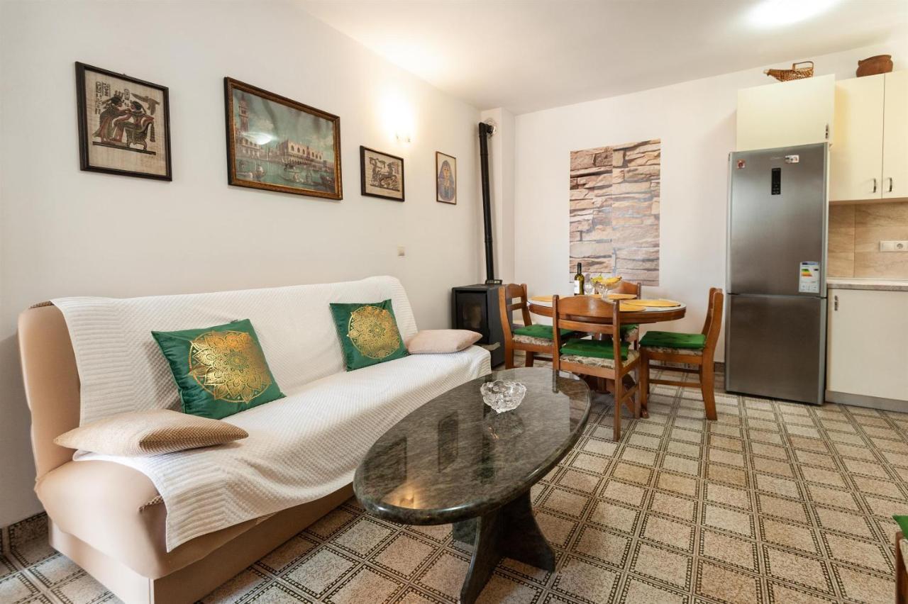 Apartments Antonija Omis Luaran gambar