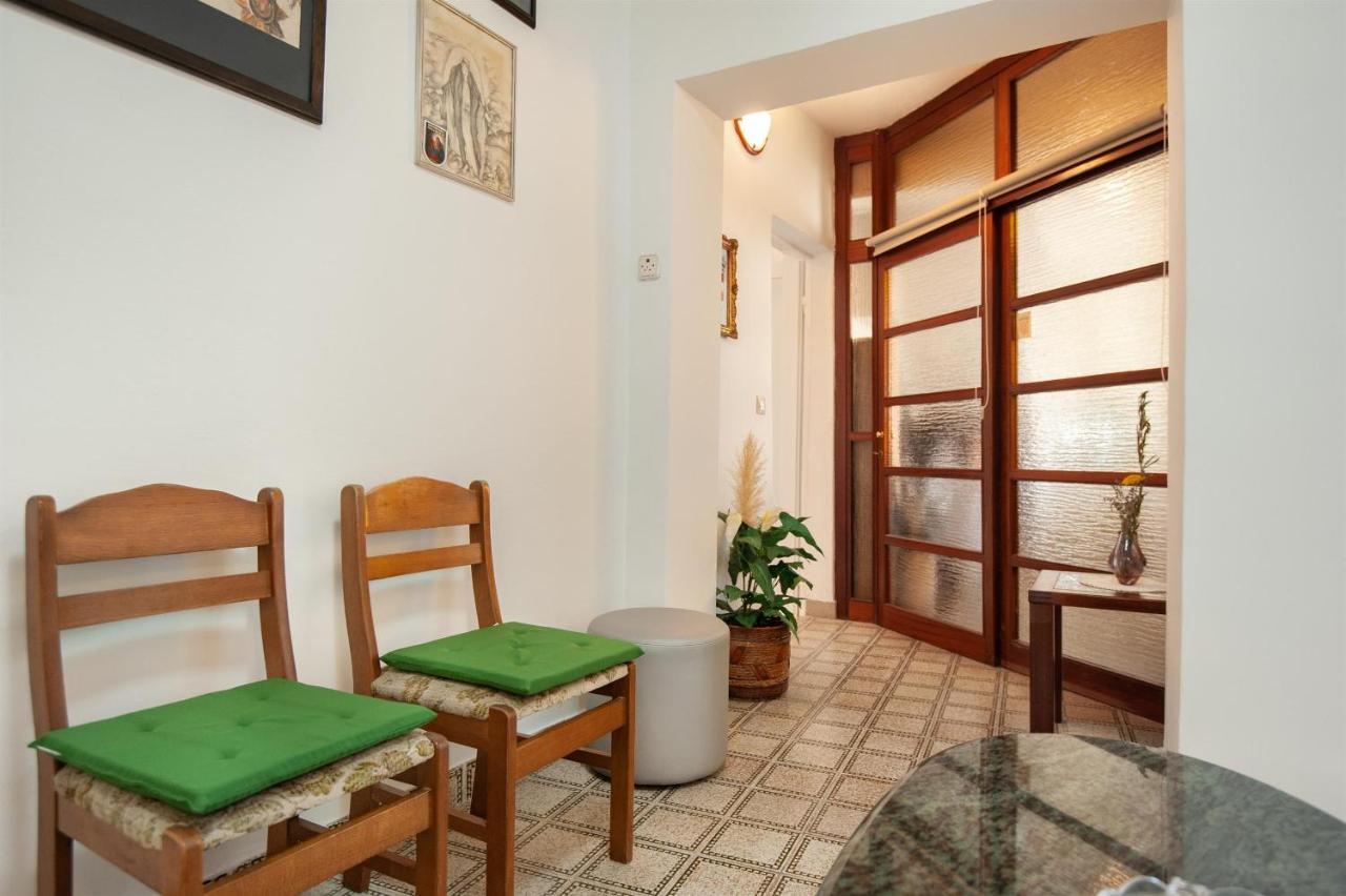 Apartments Antonija Omis Luaran gambar