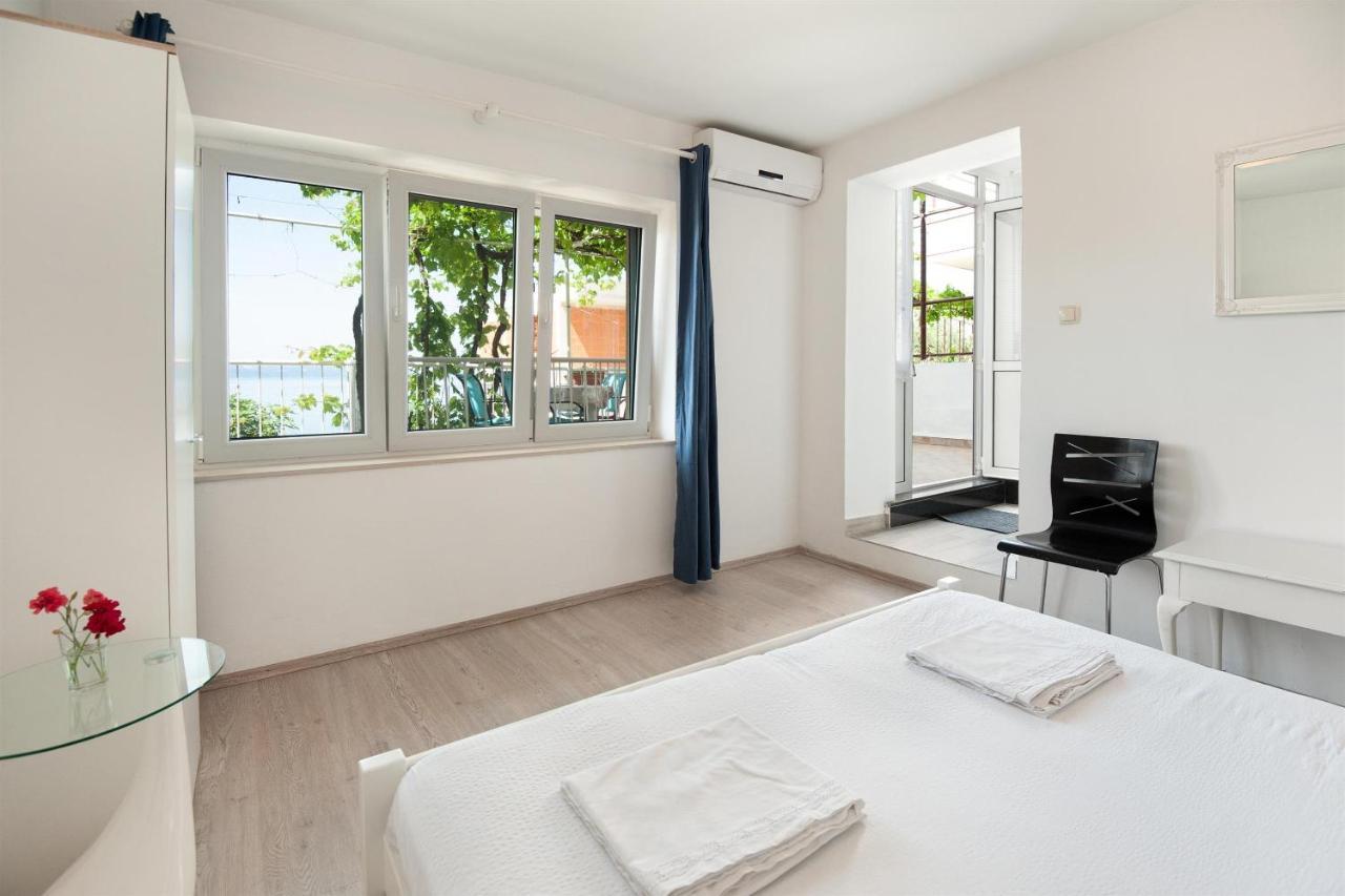 Apartments Antonija Omis Luaran gambar