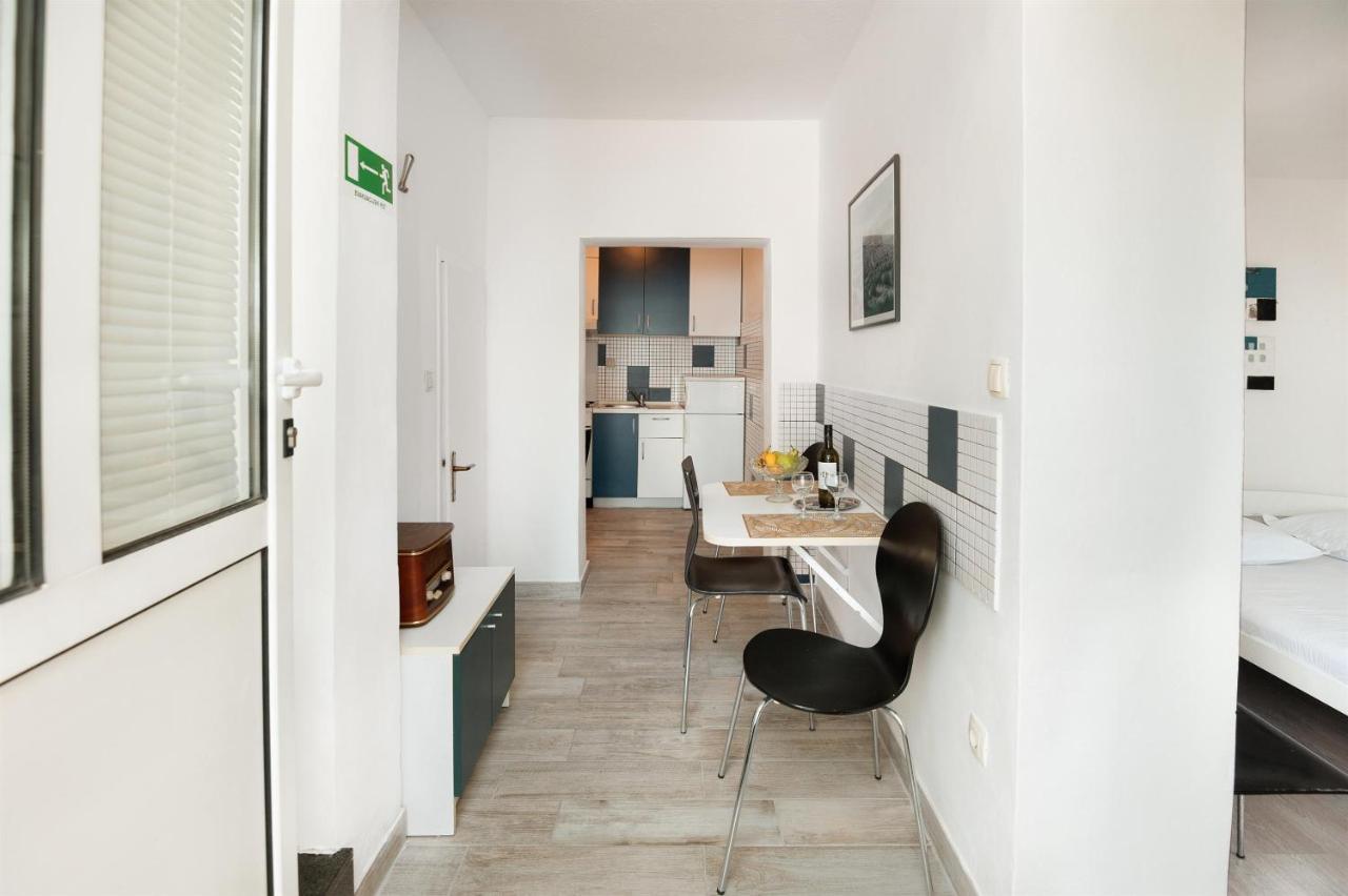 Apartments Antonija Omis Luaran gambar